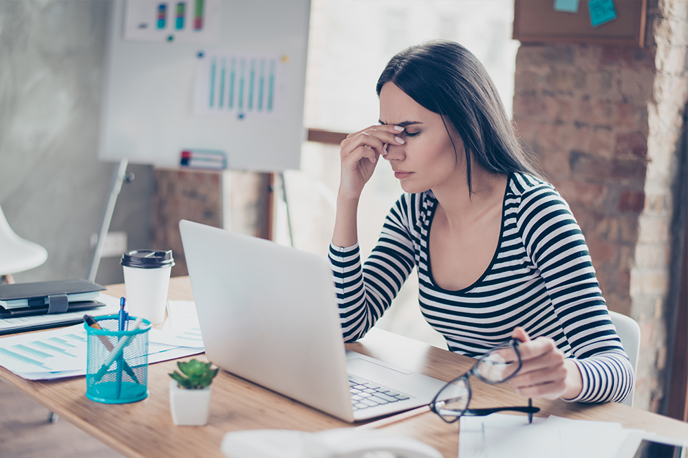 Doctor vaccinating young pregnant woman